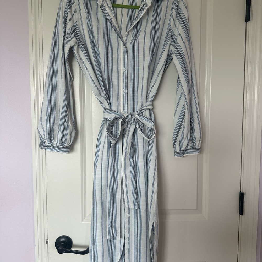 Curved Hem Maxi Dress
Cloth And Stone MARINASTRIPE Size Medium - Picture 2 of 6